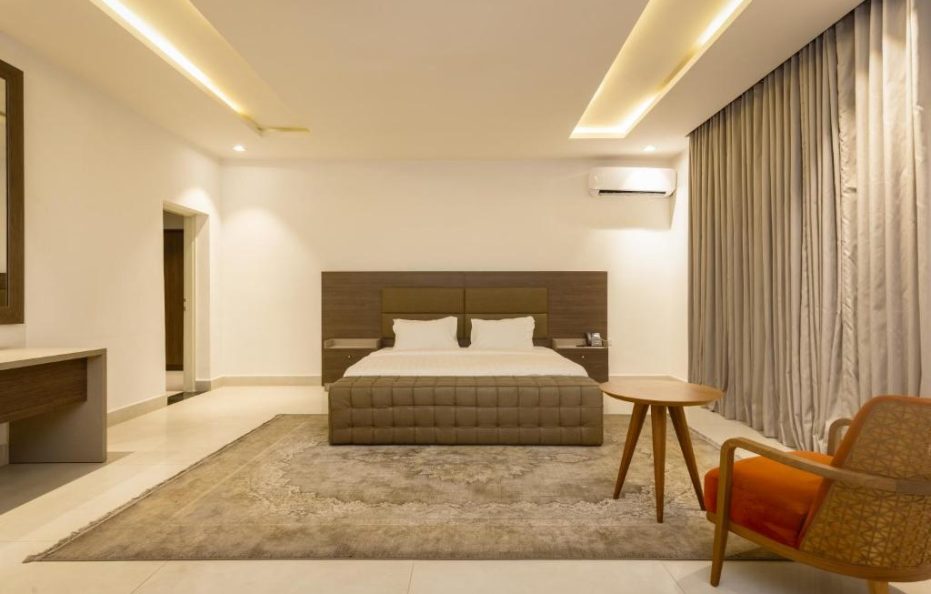D’Crown Place, Idu