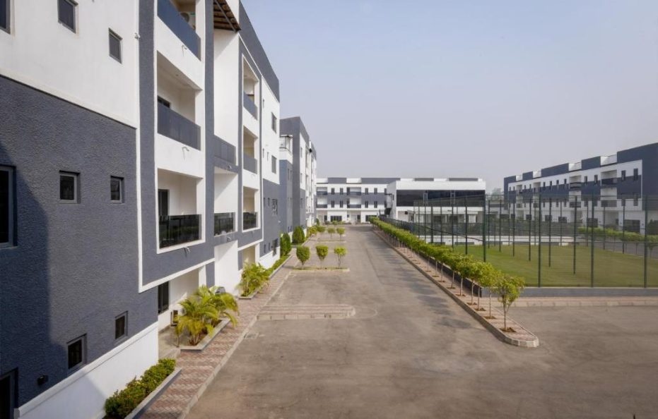 D’Crown Place, Idu