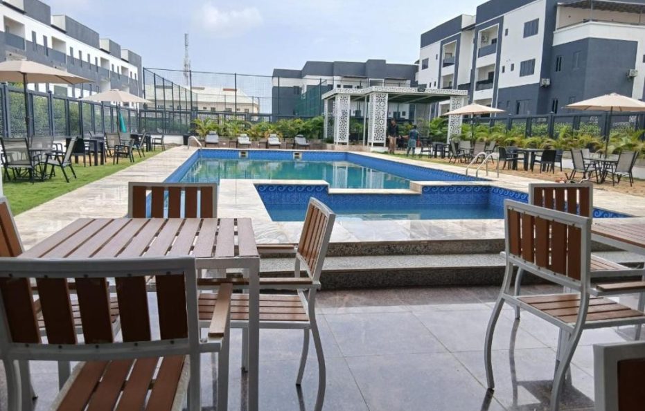 D’Crown Place, Idu
