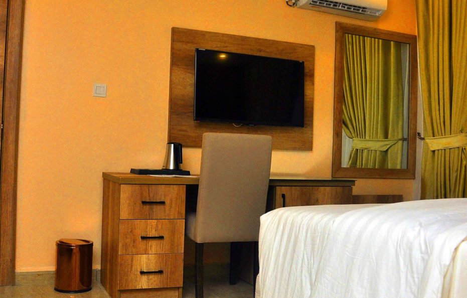 Lit Suites & Apartments